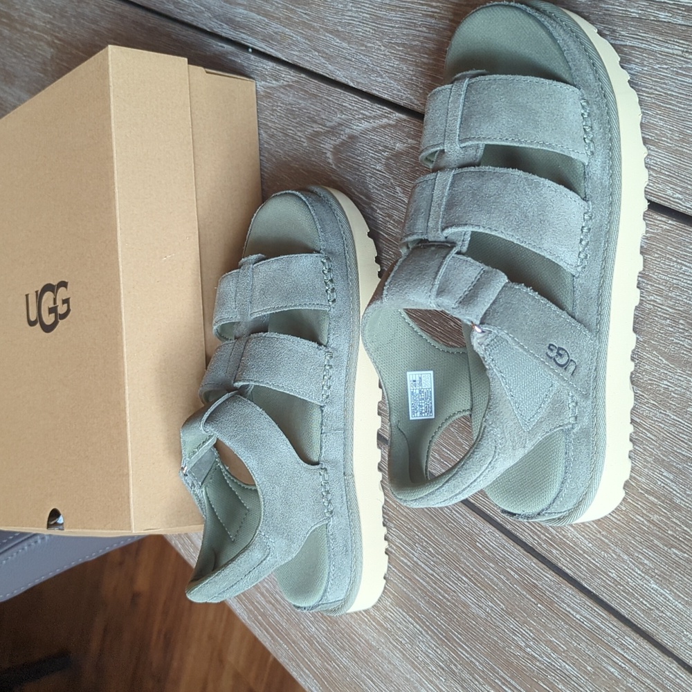 UGG Women's Sandal w/ Goldenstar Strap